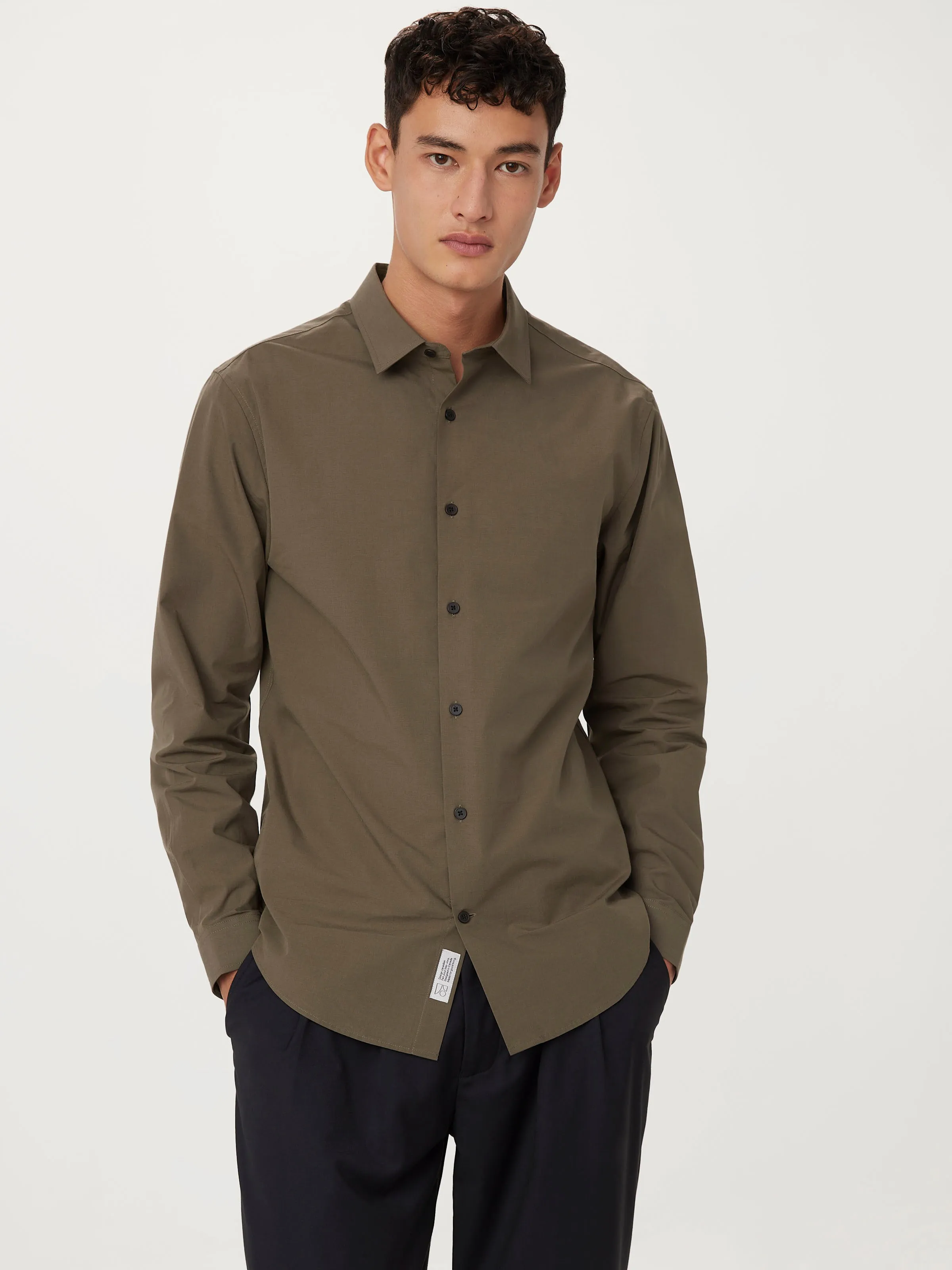 The Essential Dress Shirt in Dark Khahi